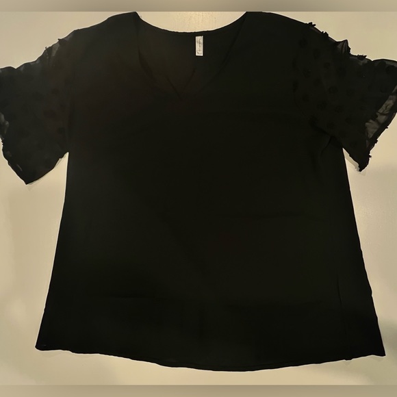 Fashion Collection: Blouse: Black w/ patterned Short Sleeves: X-Large - Picture 1 of 5